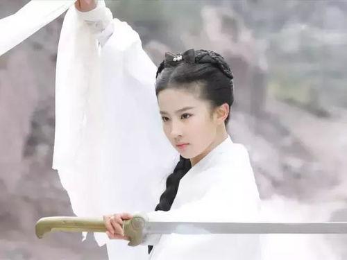 网红小龙女唱歌出场视频,网络直播间变身音乐女神