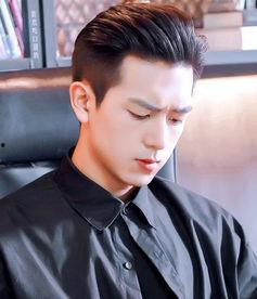 群演爆料李现的视频,现场花絮曝光，明星私下真面目引热议